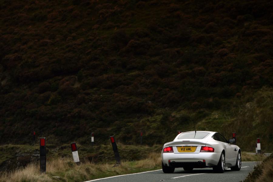  Aston Martin V12 Vanquish S 2004 года  (UK) (фото 23 из 37)